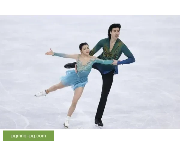 冰上飞跃：滑冰赛事精彩回放